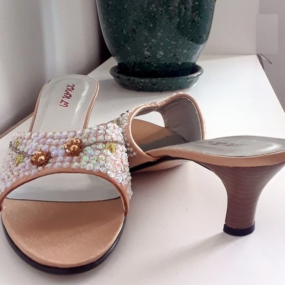 NWOT Beaded High Heel SZ 8 Scandal - Picture 2 of 3